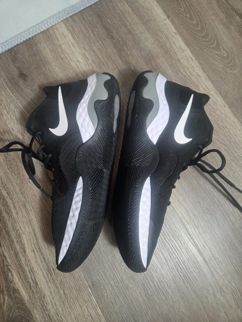 Nike Renew Elevate Men’s 9.5 Black White Basketball Shoes CK2669-001